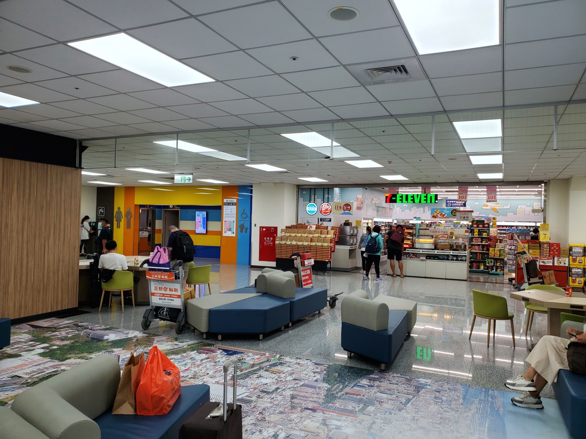 便利商店及化妝室