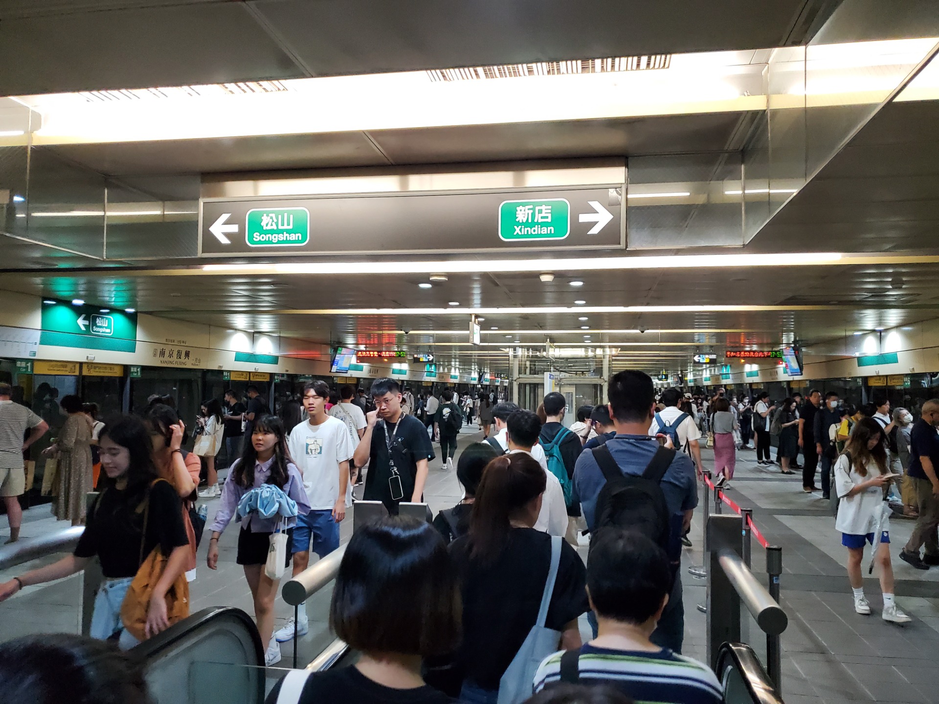 松山新店(綠)線月台