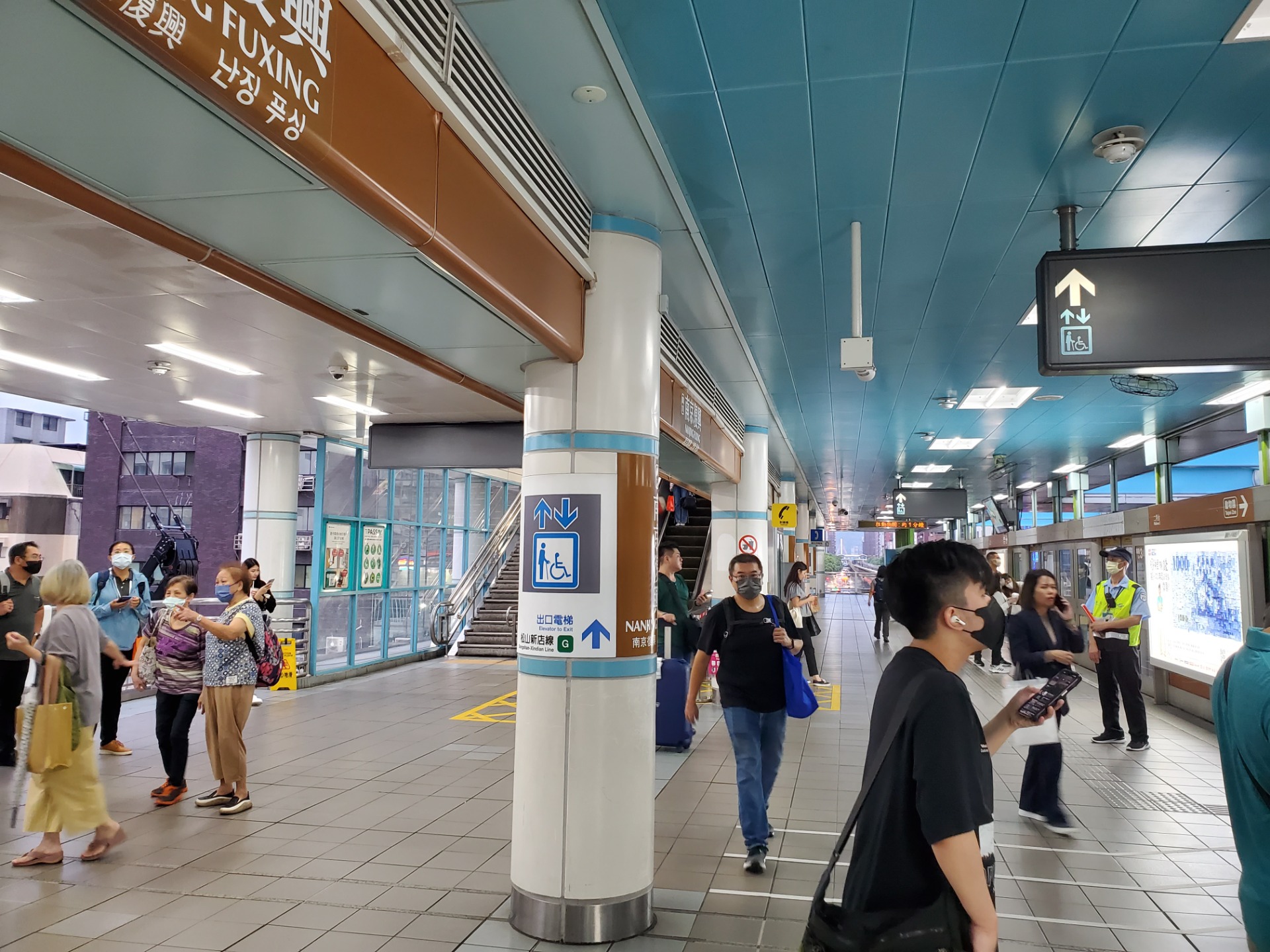 抵達南京復興站 下車